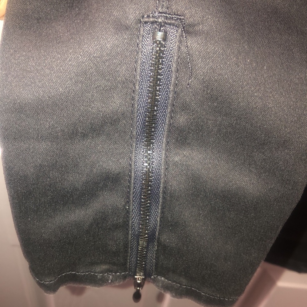 Cache Jeans - Picture 7 of 8